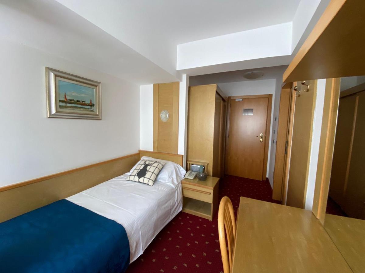 Grand Hotel Miramonti Пасо дел Тонале Стая снимка
