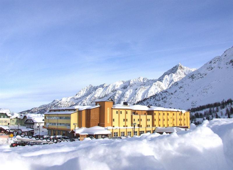 Grand Hotel Miramonti Пасо дел Тонале Екстериор снимка